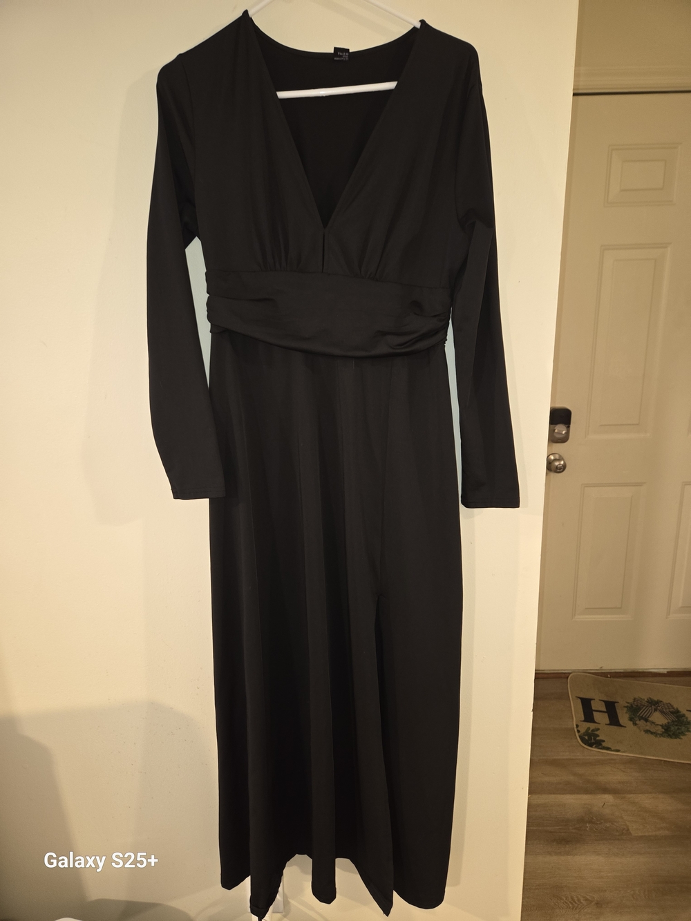 Classic Black V-Neck Long-Sleeve Maxi Dress with Waist Detail